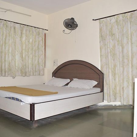 Hotel Guruji Алибаг Экстерьер фото