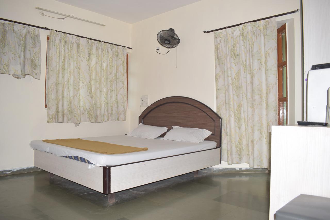 Hotel Guruji Алибаг Экстерьер фото