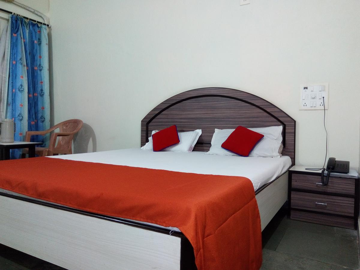 Hotel Guruji Алибаг Экстерьер фото
